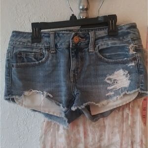 AE Great looking pair of cut-off shorts Sz 0